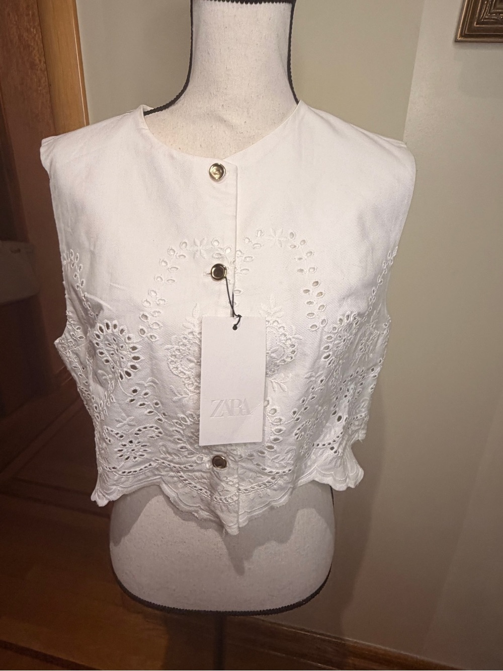 ZARA White Eyelet Button-Front Cropped top vest Sz XL